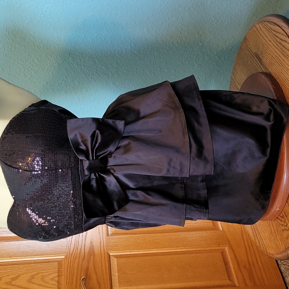 Forever 21 satin black strapless dress S Worn once Like new